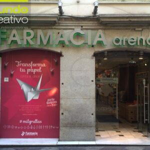 Escaparate farmacia - campaña grullas