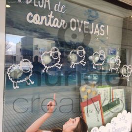 Escaparate farmacia - campaña sueños