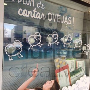 Escaparate farmacia - campaña sueños