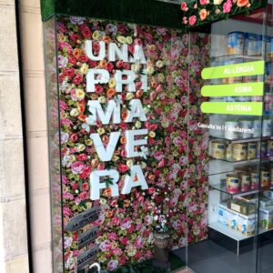 Escaparate farmacia primavera
